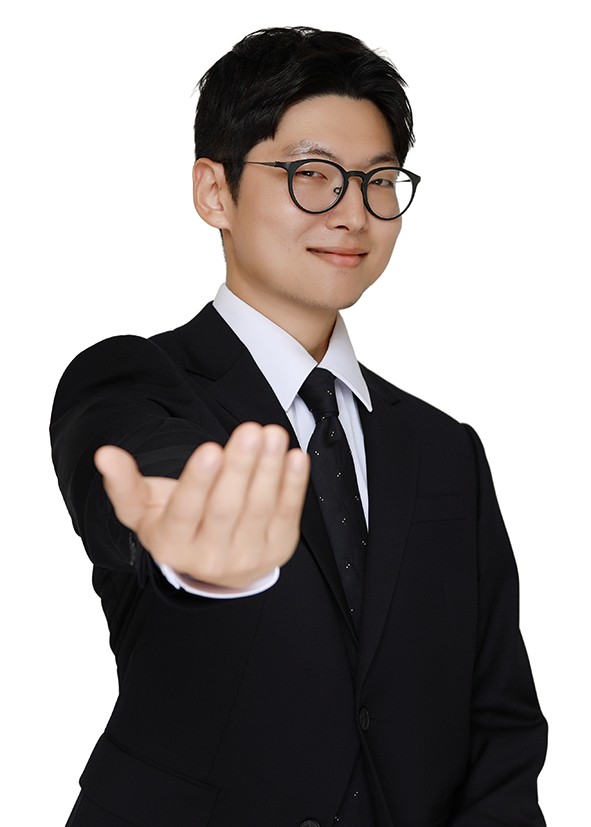 손을 내밀고 있는 김영훈 후보